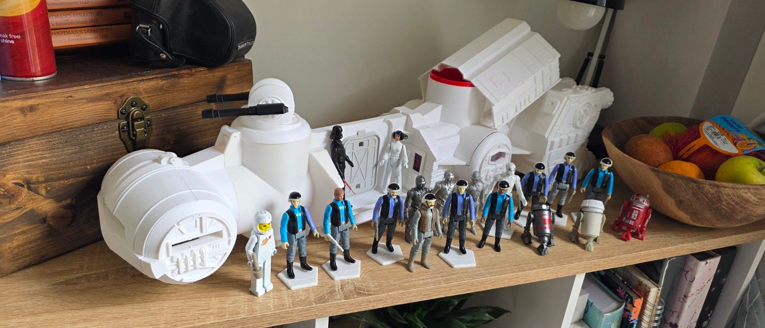 Space figures and playset